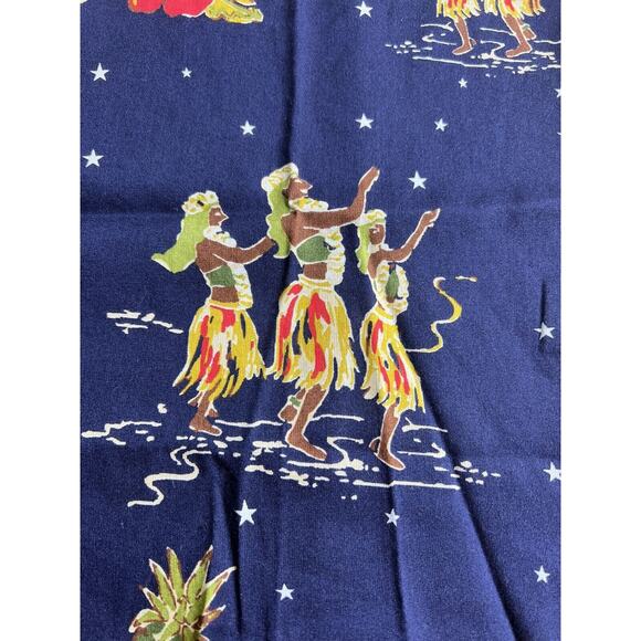 Free Planet Mens Short Sleeve Hawaiian Santa Claus Holiday Shirt Size Medium - Picture 2 of 4